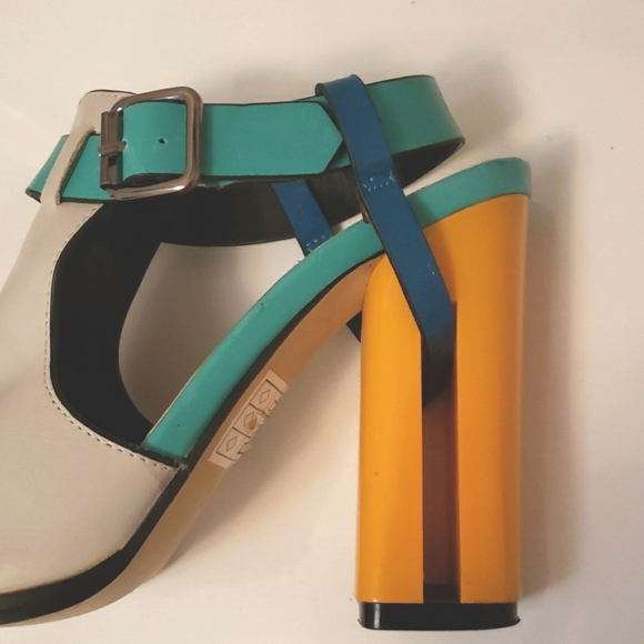 Disco Diva! Faux Leather unique heels 6.5 EUC - Picture 10 of 13